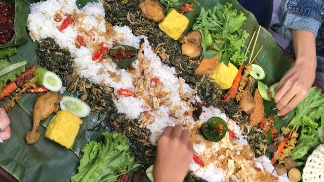 Sejarah Nasi Liwet Sunda: Tradisi Ngaliwet & Rahasia Kastrol